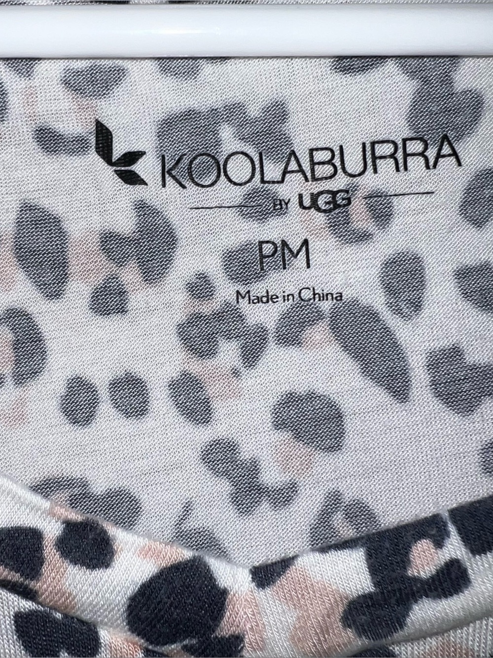 Koolaburra by UGG Cheetah Print Pocket Tee Size Medium Petite - Picture 5 of 6